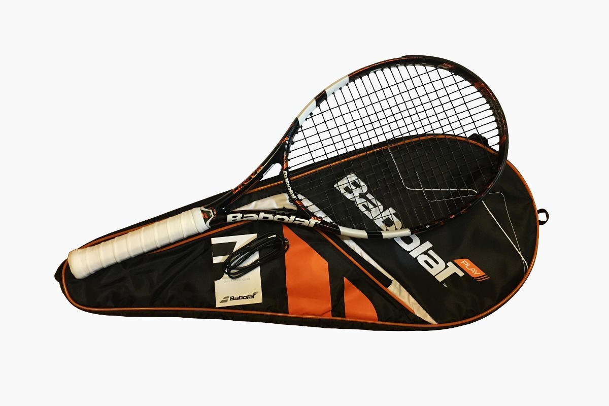 photo of the Babolat Play Pure Drive tennis racket with its equipment